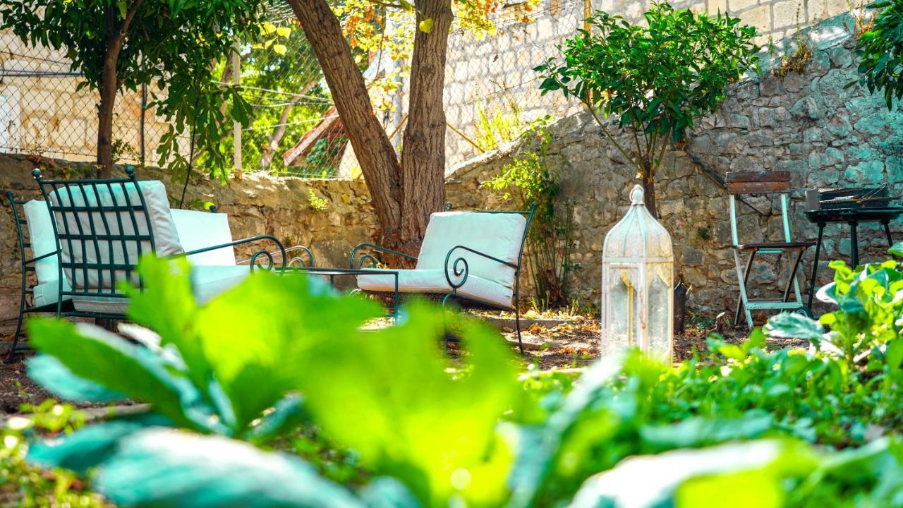 Charming Two-Bed Apartment Orange Garden Sutivan Extérieur photo