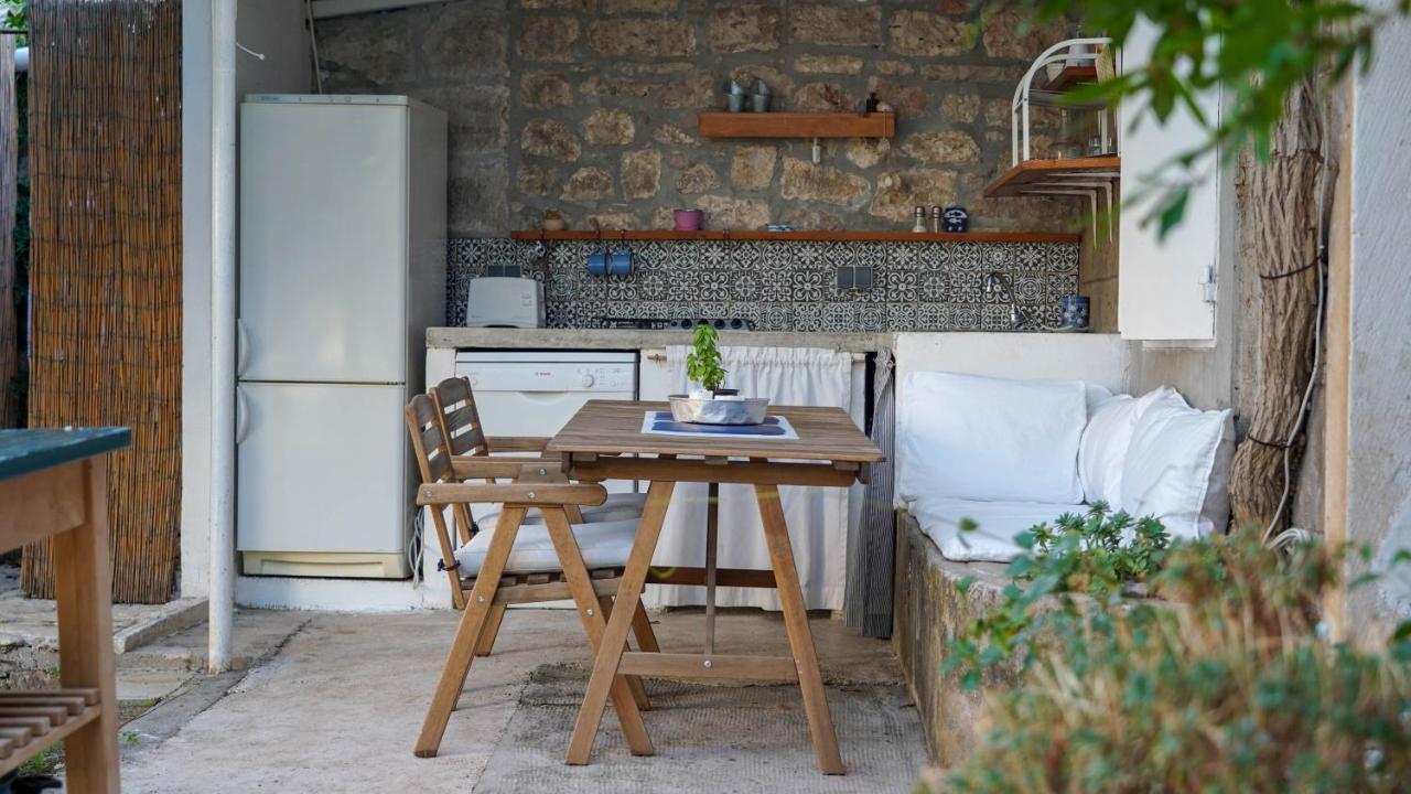 Charming Two-Bed Apartment Orange Garden Sutivan Extérieur photo