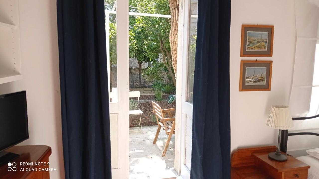 Charming Two-Bed Apartment Orange Garden Sutivan Extérieur photo